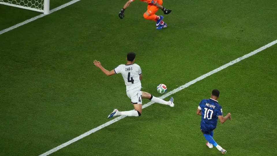 ¡Ahí viene Kylian! Infame error de Irak entrega el doblete a Mbappé para empatar a Klose en Mundiales