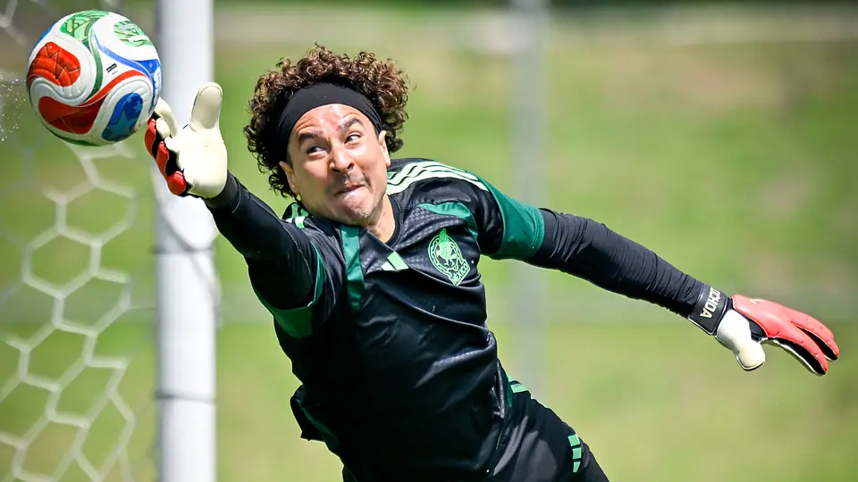 Guillermo Ochoa también fue parte del divertido entrenamiento | Imago7