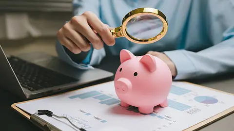 Las diferencias entre los ingresos declarados y los movimientos bancarios pueden llamar la atención de la autoridad tributaria./ Pixabay
