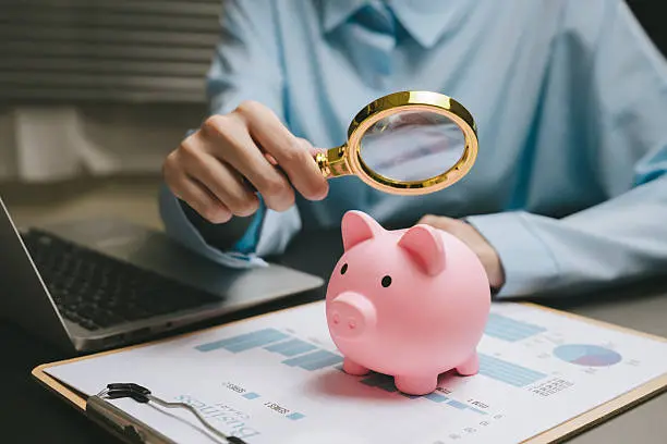 Las diferencias entre los ingresos declarados y los movimientos bancarios pueden llamar la atención de la autoridad tributaria./ Pixabay