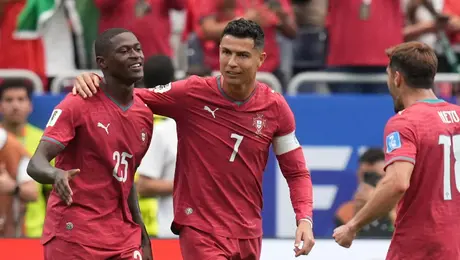 Cristiano Ronaldo protagoniza divertido momento en un control de seguridad