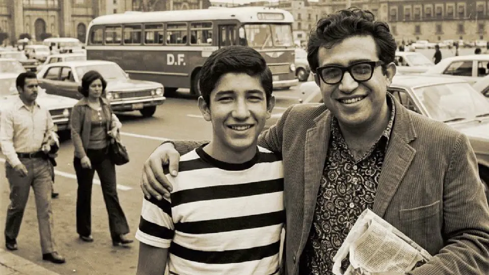 Carlos Monsivais dijo, supuestamente, que AMLO estaba huyendo tras la muerte de su hermano / Especial