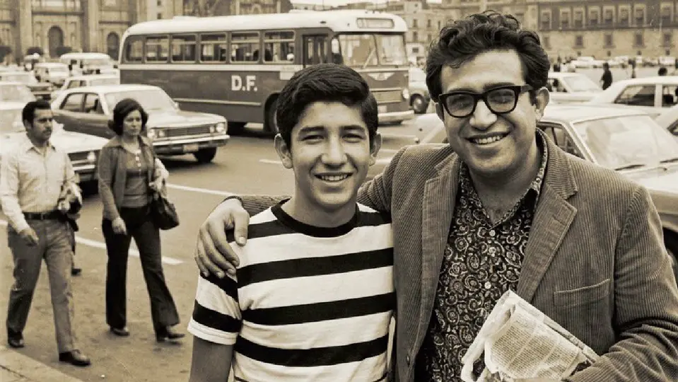 Carlos Monsivais dijo, supuestamente, que AMLO estaba huyendo tras la muerte de su hermano / Especial