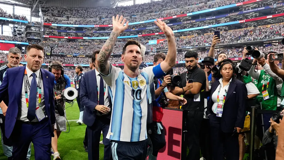 Messi dejando el Estadio Dallas tras la victoria ante Austria en la Copa del Mundo | AP