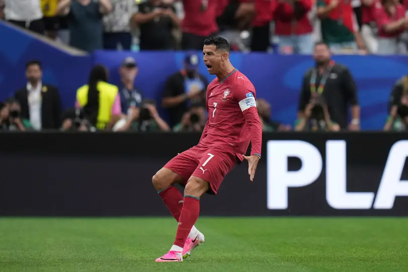 Cristiano Ronaldo celebrando su gol ante Uzbekistán l AP
