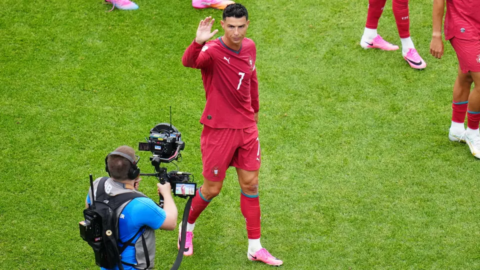 CR7 llama la atención de las cámaras tras su doblete | AP