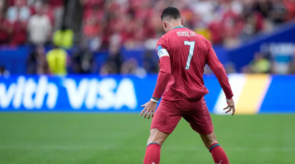Cristiano Ronaldo es el jugador más veterano en anotar un doblete en un Mundial | AP