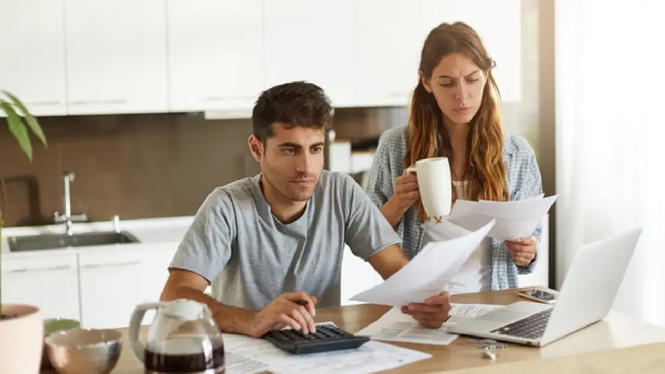 El Código Fiscal permite al SAT restringir temporalmente los certificados cuando detecta determinadas irregularidades / Magnific
