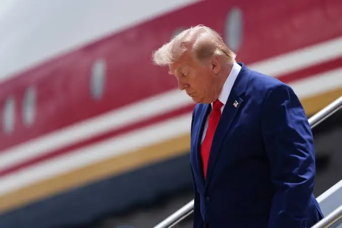 Donald Trump respaldó la nueva política comercial de Estados Unidos, que contempla aranceles para 60 economías investigadas por la USTR./ AP