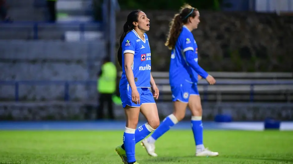 Jugadoras de Cruz Azul femenil en lamento | IMAGO 7