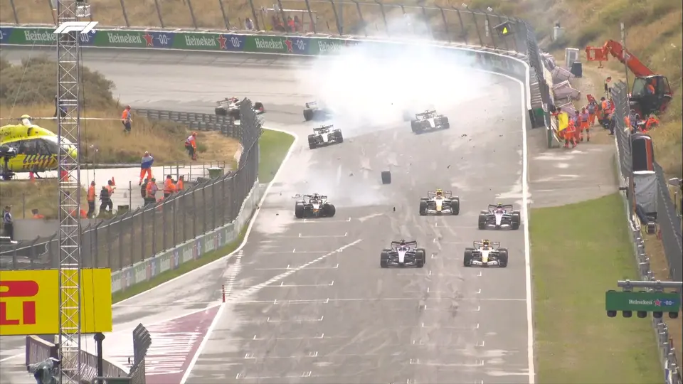 Aparatoso accidente de Max Verstappen en el Gran Premio de Países Bajos | X: @F1