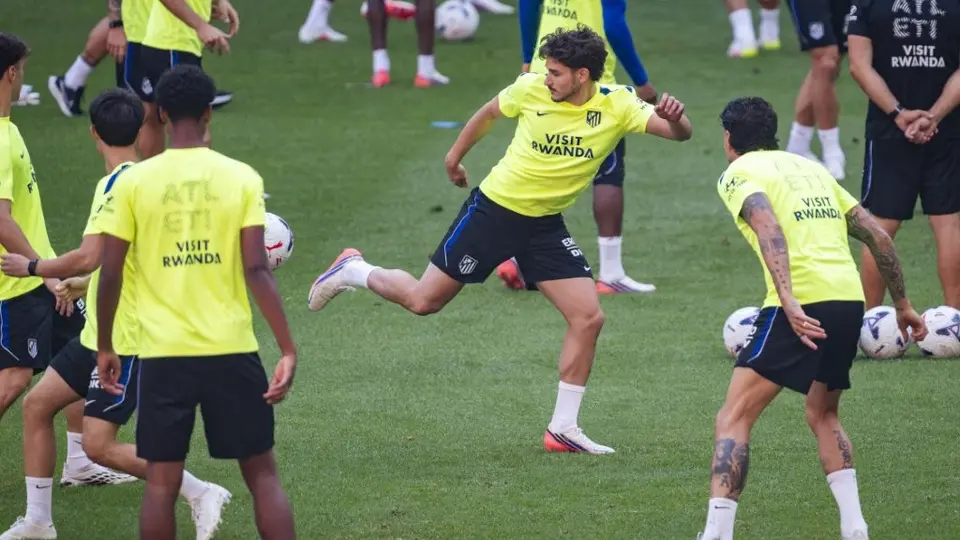 ¡No perdonan! Así recibió afición de Atlético de Madrid a Julián Álvarez