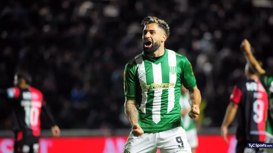 Milton Giménez jugando con Banfield | Especial