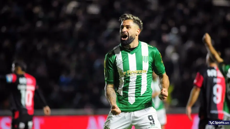 Milton Giménez jugando con Banfield | Especial