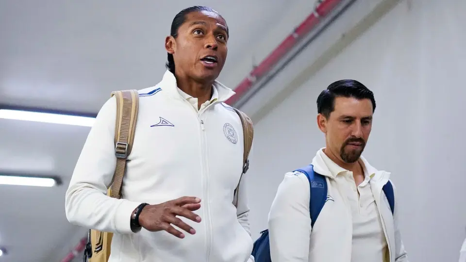 Joel Huiqui previo al partido de Cruz Azul contra Atlas | IMAGO 7