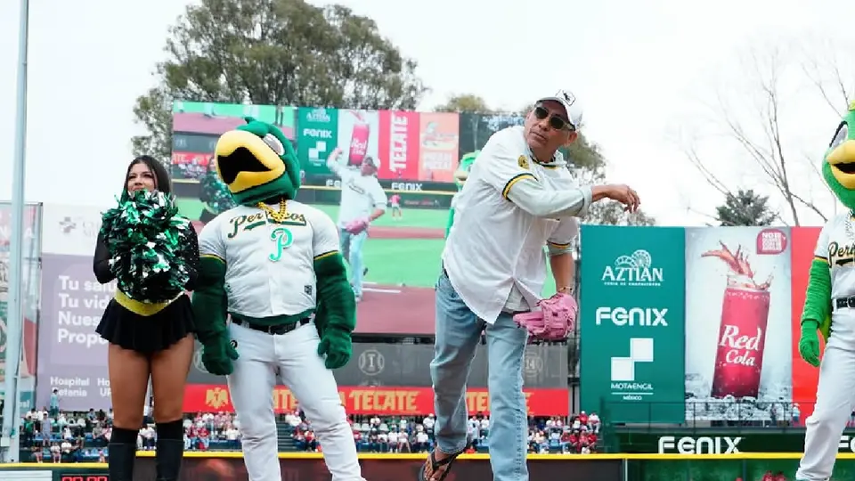 Jorge Campos, en el juego de Pericos y Diablos | IG:@pericos_oficial