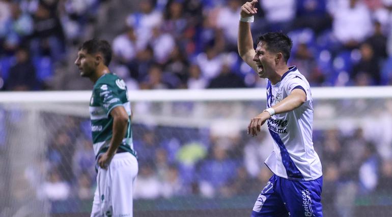 Carlos Baltazar, jugador de Puebla, ante Santos | IMAGO7