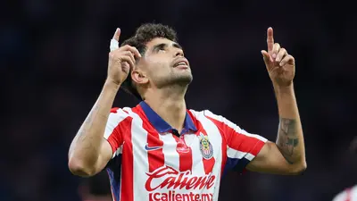 De la sombra a la titularidad: Ricardo Marín se adueña de la delantera de Chivas