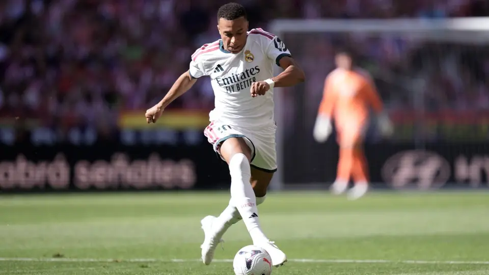 Kylian Mbappé en un partido con Real Madrid | AP