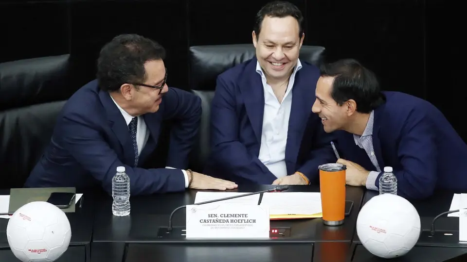 El senador Clemente Castañeda en el conversatorio de 'Fuera de lugar' por el ascenso y descenso | senado.gob.mx