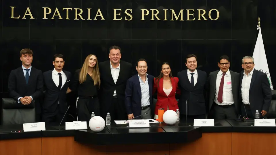 Participantes en el conversatorio de 'Fuera de lugar' por el ascenso y descenso en el Senado de la República | senado.gob.mx