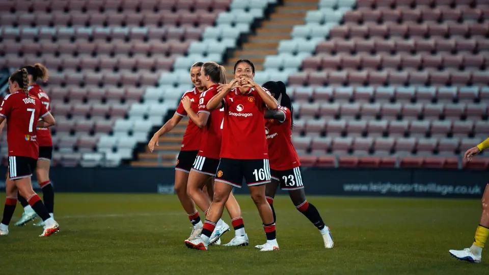 Rebeca Bernal en celebración con Manchester United | X: @ManUtdWomen