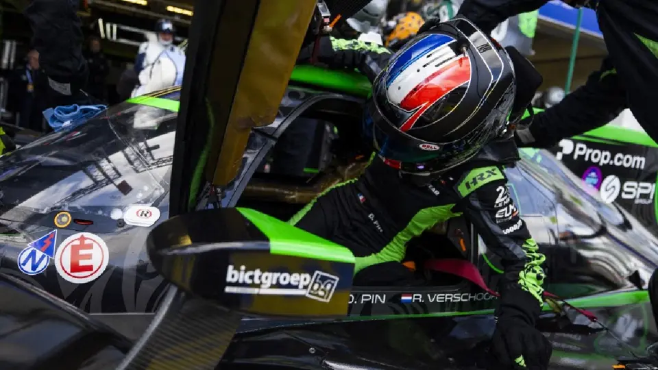 Doriane Pin, pilota en la F1 Academy, previo a una carrera | AFP