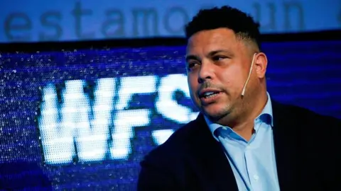 Ronaldo regaló un PlayStation 5 a jugadores del Valladolid