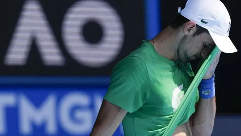 Djokovic abandonó Australia tras ser deportado por cancelación de su visado