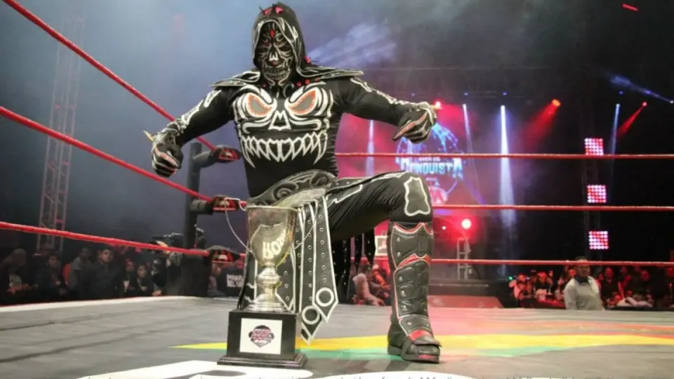 La Parka Negra: Sufrió aparatosa caída que lo dejó inmóvil en el ring