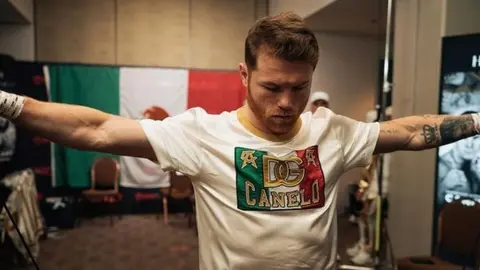 Canelo Álvarez: Amigos del boxeador captaron a tiburón debajo de su yate en Miami