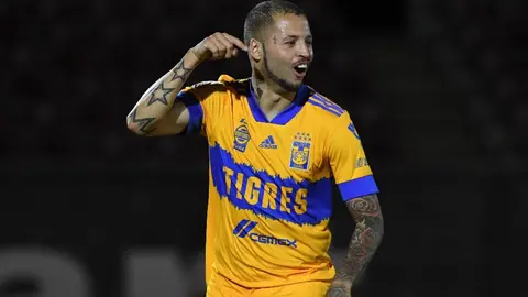 Tigres: Diente López se vistió de Santa Claus para desear Feliz Navidad a los incomparables