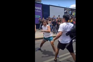 Profesor y alumno del ESIME Zacatenco protagonizaron pelea afuera de la institución