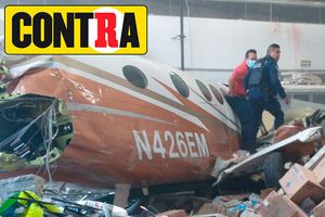 Avioneta cae sobre supermercado en Temixco, Morelos