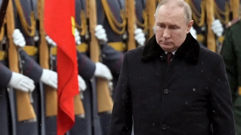 Rusia comenzó a evacuar su embajada en Ucrania