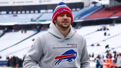 Josh Allen rompió las redes por su parecido con Gignac