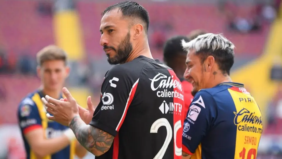 Atlas: Ema Aguilera le hizo el pasillo de campeón a los rojinegros
