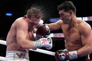 Bivol se burló de Canelo: 'Feliz 5 de mayo, te tumbé tus planes'