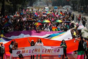 Reforma 222: Pareja denunció discriminación en centro comercial