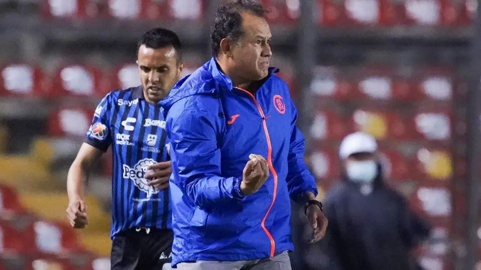 Cruz Azul: Juan Reynoso jugará sin un nueve nominal ante Querétaro