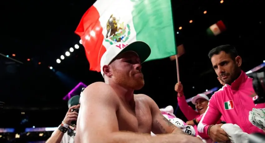 Chicharito defendió al Canelo tras caer ante Bivol: 'Una derrota no define lo chin... que eres'