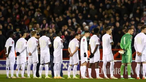 Arsenal estrenó nuevo uniforme completamente blanco en partido de la FA Cup