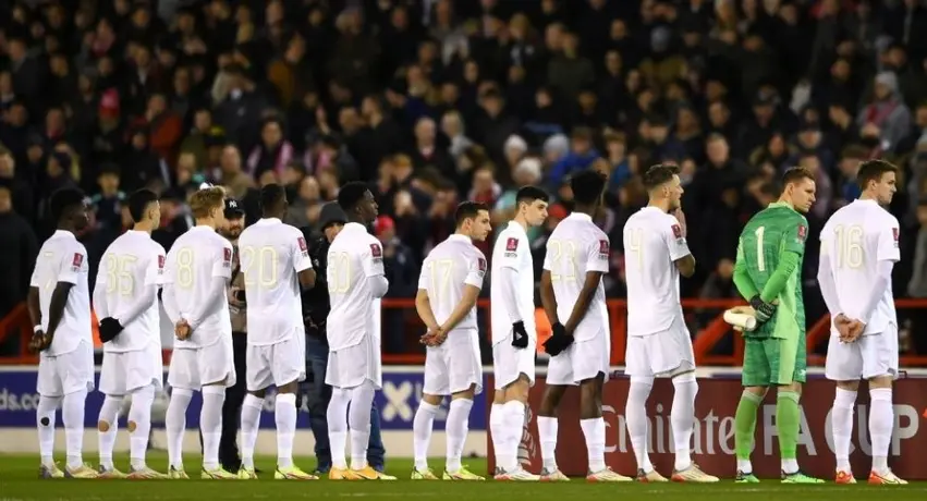 Arsenal estrenó nuevo uniforme completamente blanco en partido de la FA Cup
