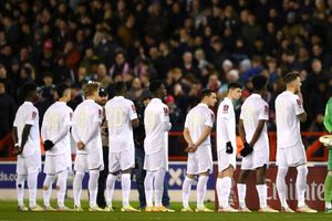 Arsenal estrenó nuevo uniforme completamente blanco en partido de la FA Cup