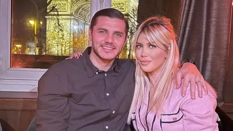 Icardi y Wanda Nara 'calientan' las redes tras desatar pasión en la cama