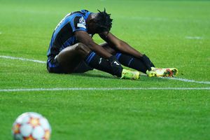 Atalanta: Cometió increíble error en diseño de su camiseta edición navideña