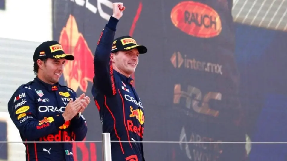 Checo lanzó mensaje tras ceder el primer lugar: 'Estoy feliz por el equipo, pero tendremos que hablar'