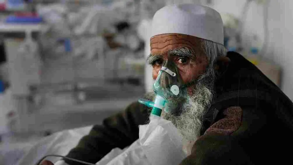 Covid-19: OMS reportó que los contagios bajaron 17% en el mundo; aumentaron las muertes