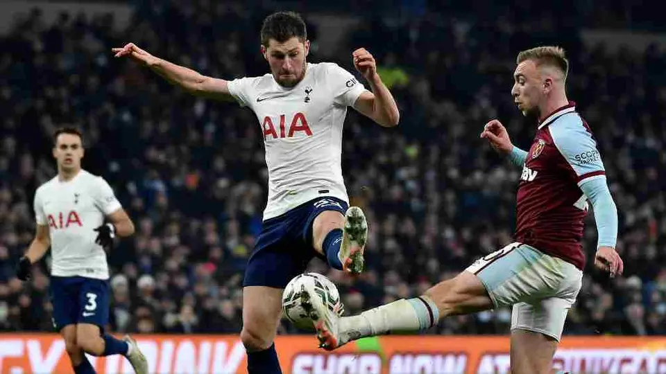 Carabao Cup: Aficionados del West Ham y del Tottenham se enfrentaron previo a los Cuartos de Final