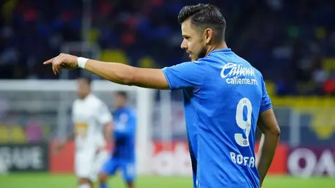Cruz Azul inició con las renovaciones de cara al AP22; Ángel Romero es el siguiente
